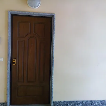 Alojamento de Acomodação e Pequeno-almoço La Piazza Vercurago